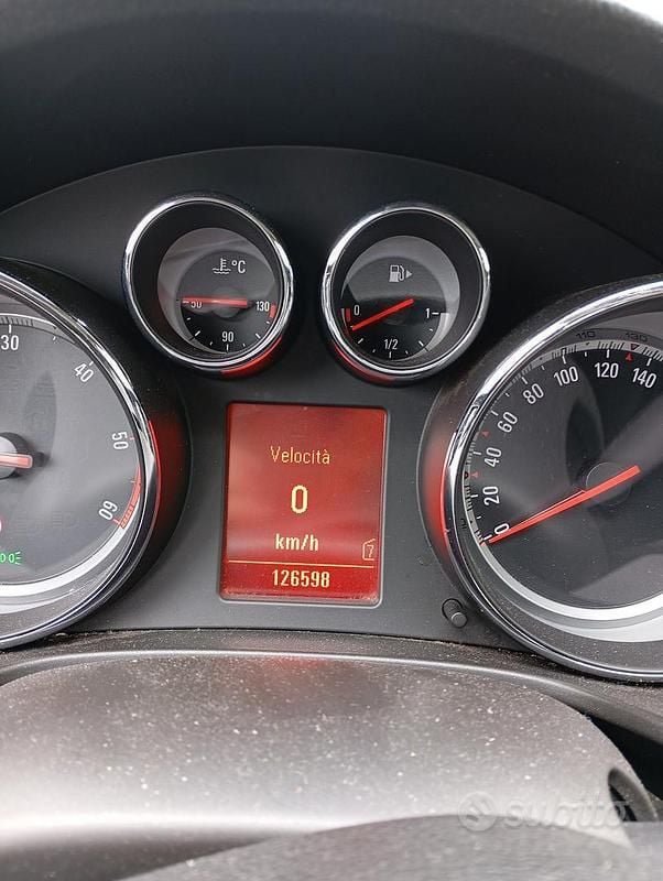 Usata Opel Insignia Cosmo 131 CV (96 kW) 2011 Grigio Station wagon