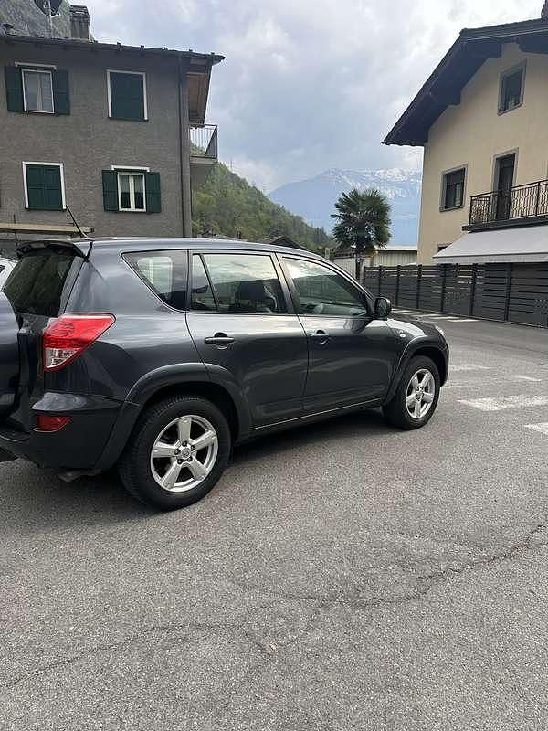 Usata Toyota RAV4 Luxury 177 CV (130 kW) 2006 SUV