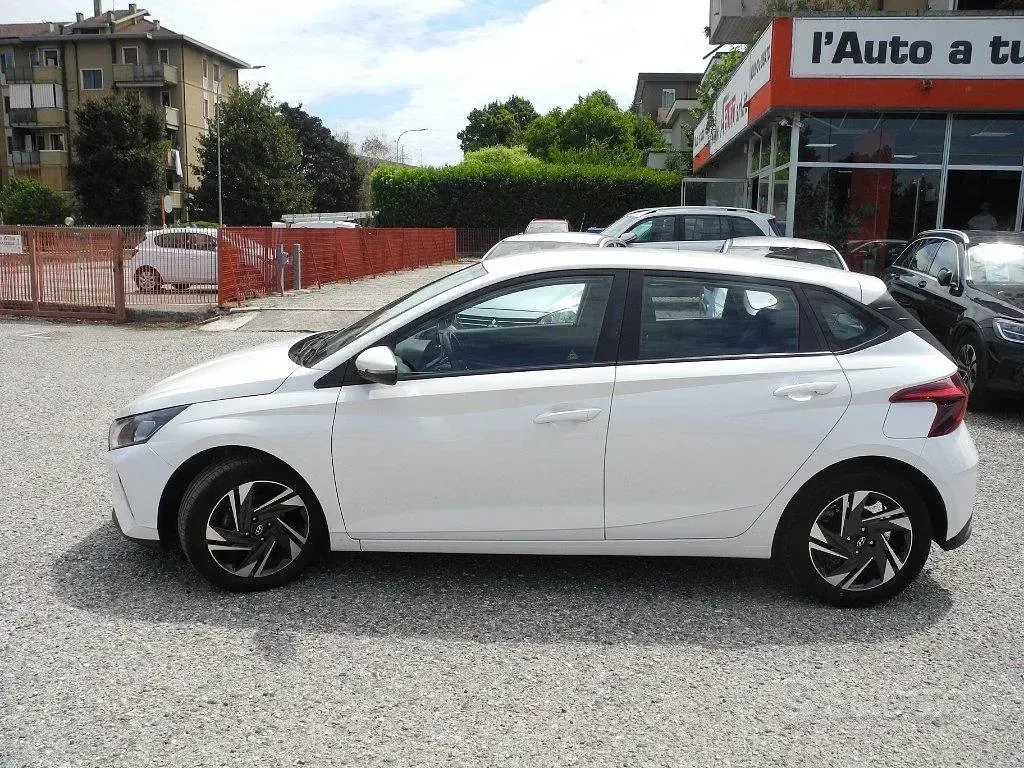 Usata Hyundai i20 84 CV (61 kW) 2023 Bianco Utilitaria