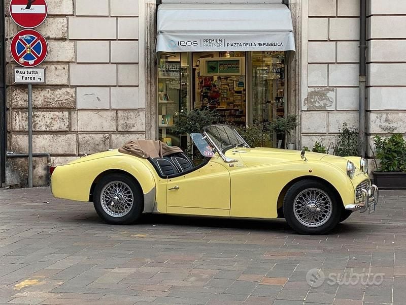 Usata Triumph TR3 1950 Giallo Cabrio