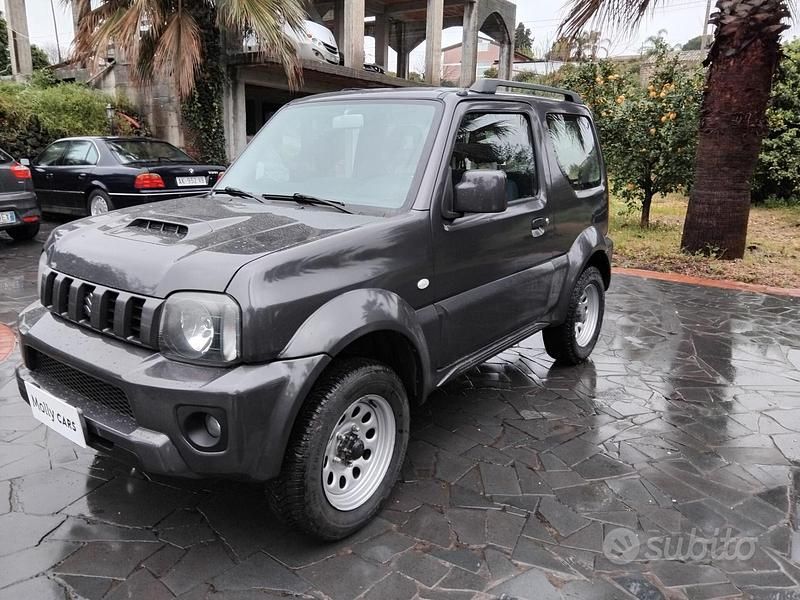Usata Suzuki Jimny 85 CV (62 kW) 2016 Grigio SUV