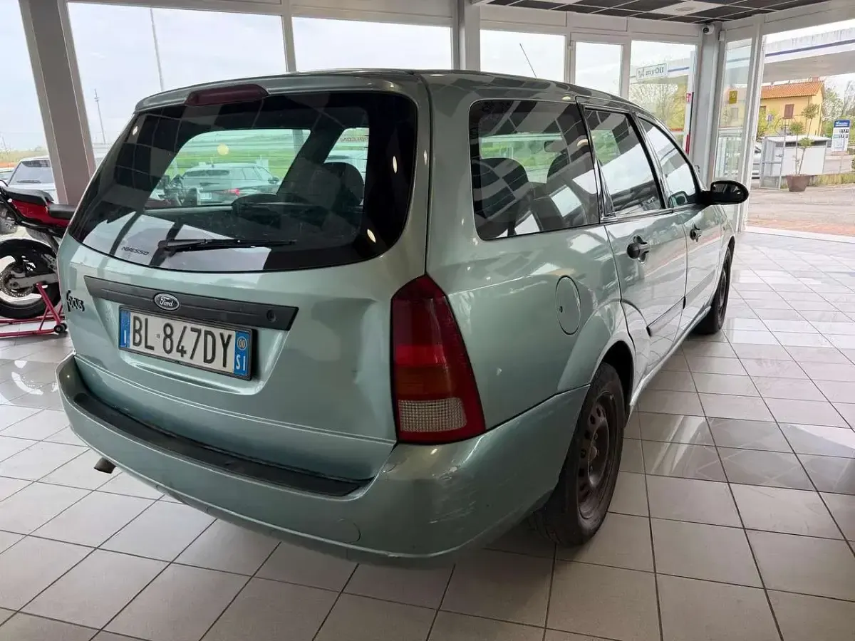 Usata Ford Focus 90 CV (66 kW) 2000 Verde Station wagon