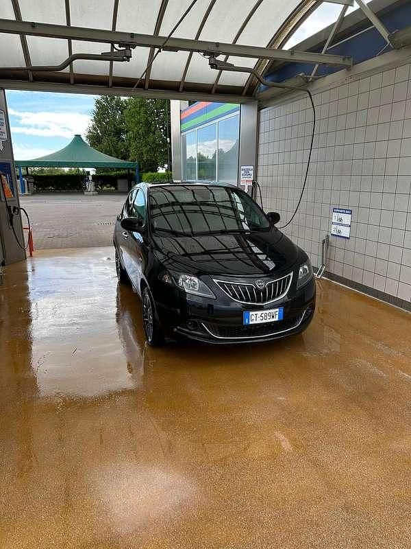 Usata Lancia Ypsilon S 69 CV (50 kW) 2024 Nero Utilitaria