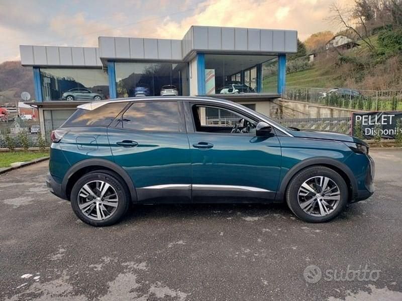 Usata Peugeot 3008 Allure 131 CV (96 kW) 2022 Blu/azzurro SUV