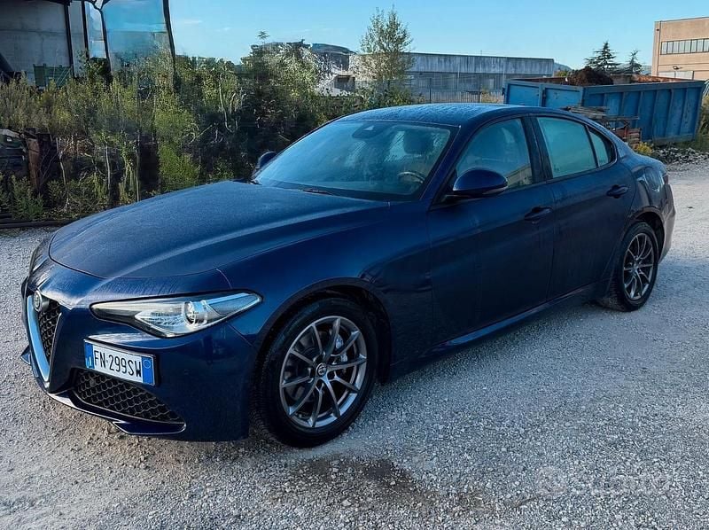Usata Alfa Romeo Giulia 150 CV (110 kW) 2018 Blu/azzurro Berlina