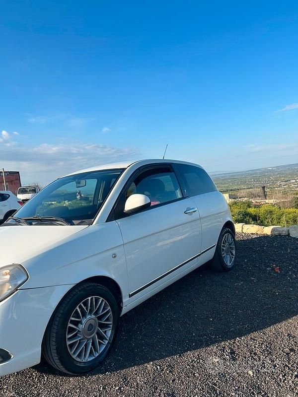 Usata Lancia Ypsilon Platinum 75 CV (55 kW) 2010 Utilitaria