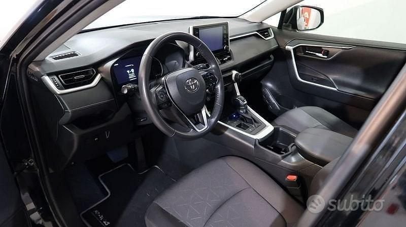 Usata Toyota RAV4 Hybrid Business Edition 218 CV (160 kW) 2022 Nero SUV