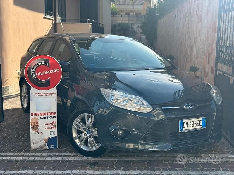 Usata Ford Focus Titanium 115 CV (84 kW) 2012 Blu Berlina