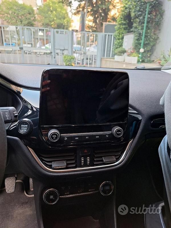 Usata Ford Fiesta 75 CV (55 kW) 2019 Nero Utilitaria