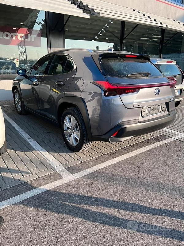 Usata Lexus UX 152 CV (111 kW) 2021 Grigio SUV