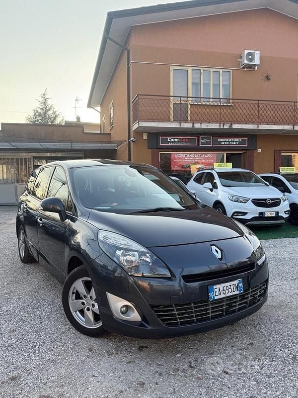 Usata Renault Scénic III Luxe 130 CV (95 kW) 2010 Grigio Monovolume