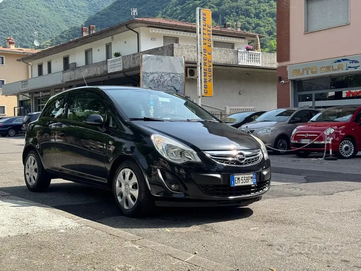 Usata Opel Corsa 86 CV (63 kW) 2012 Nero Utilitaria