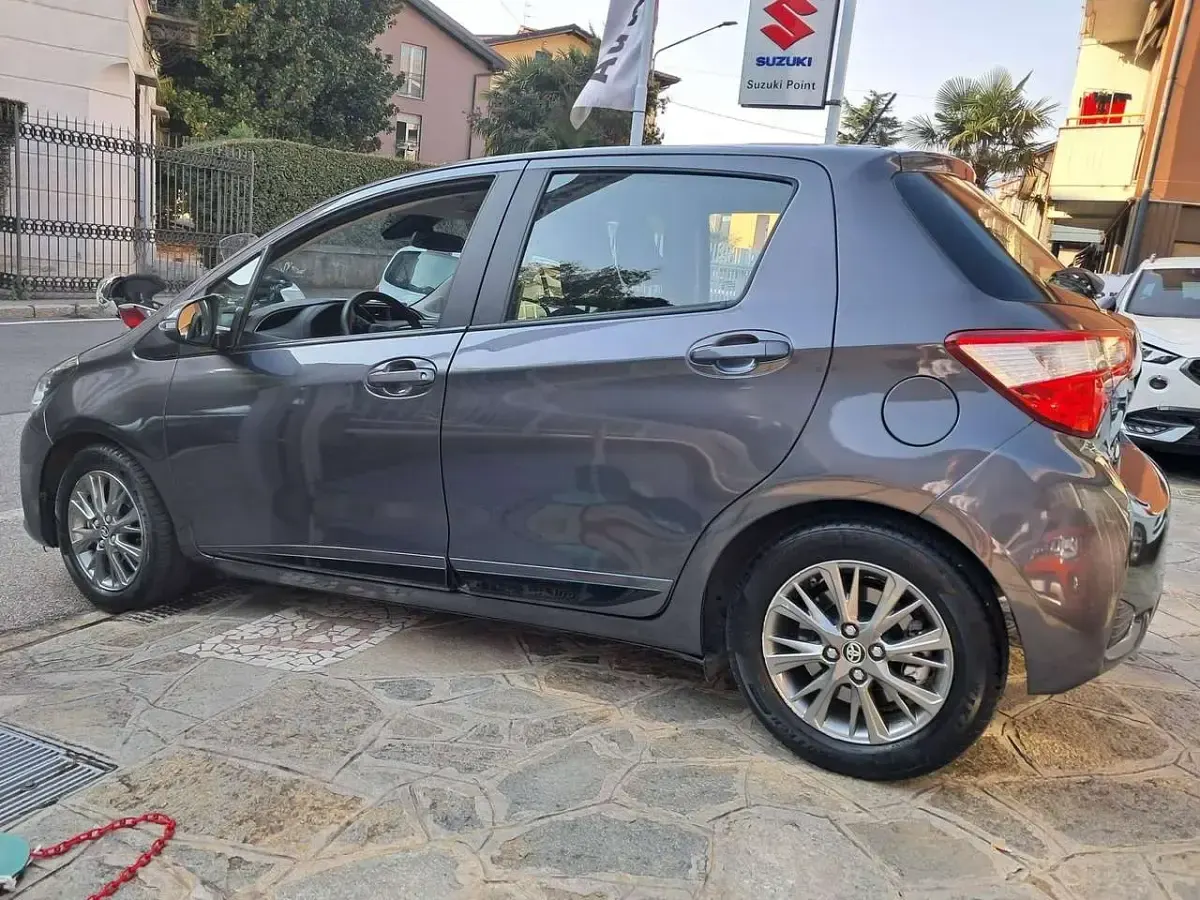 Usata Toyota Yaris Hybrid Active 73 CV (53 kW) 2017 Other Berlina