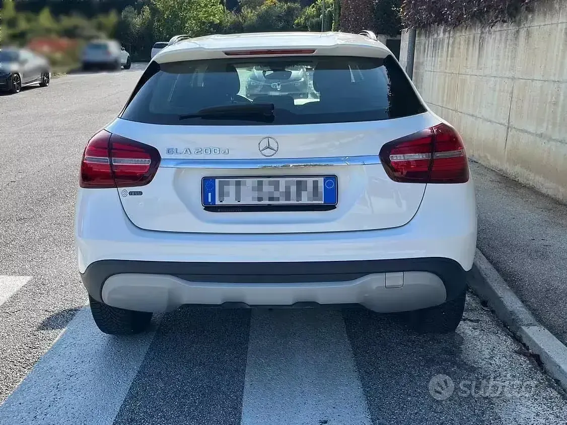 Usata Mercedes GLA200 136 CV (100 kW) 2019 Bianco SUV