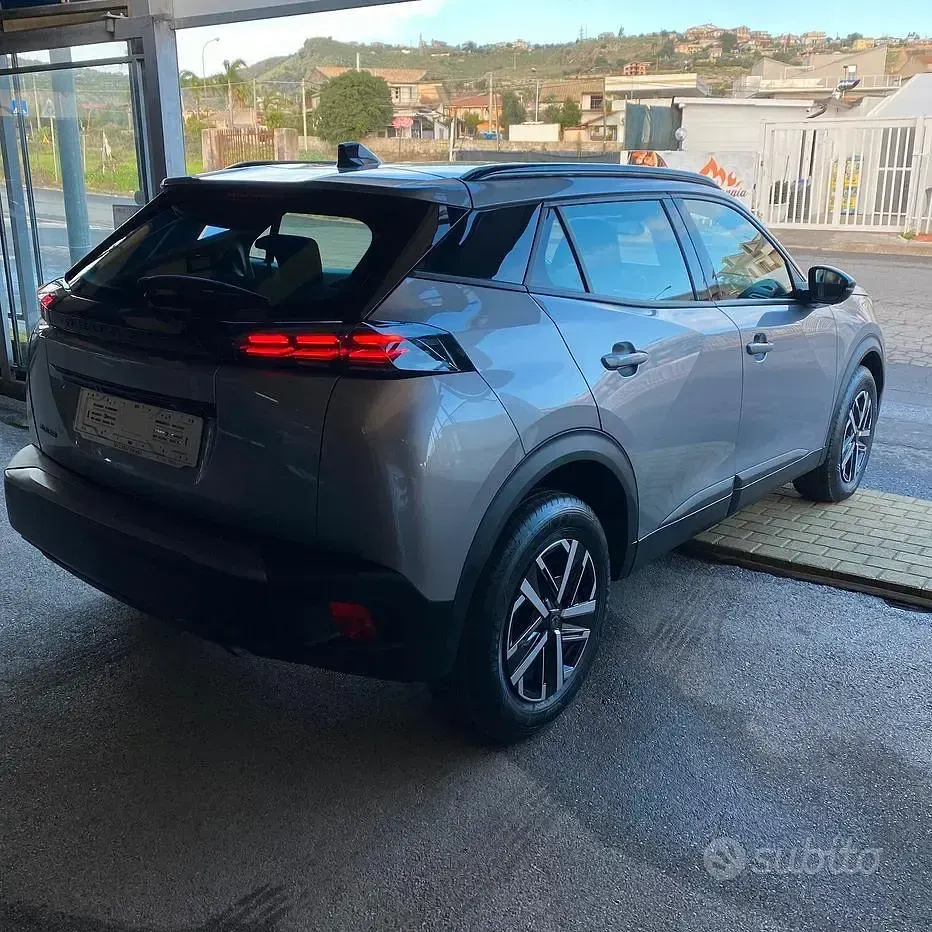 Usata Peugeot 2008 S 100 CV (73 kW) 2023 Grigio SUV