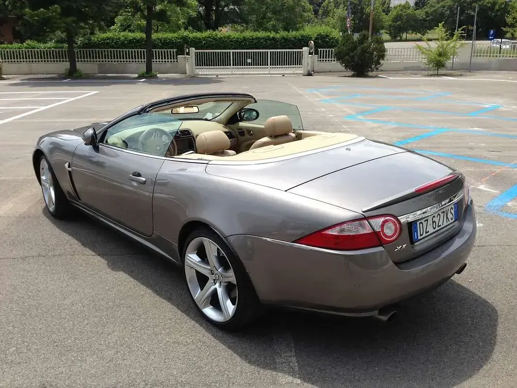 Usata Jaguar XK 256 CV (188 kW) 2009 Grigio Cabrio
