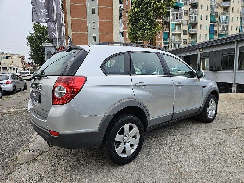 Usata Chevrolet Captiva 163 CV (119 kW) 2011 Grigio SUV
