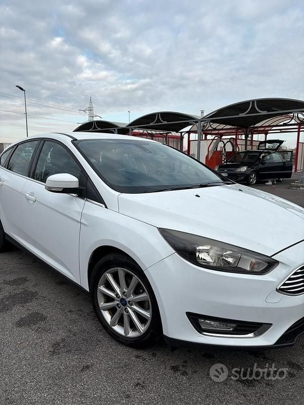 Usata Ford Focus Titanium S 120 CV (88 kW) 2016 Bianco Berlina