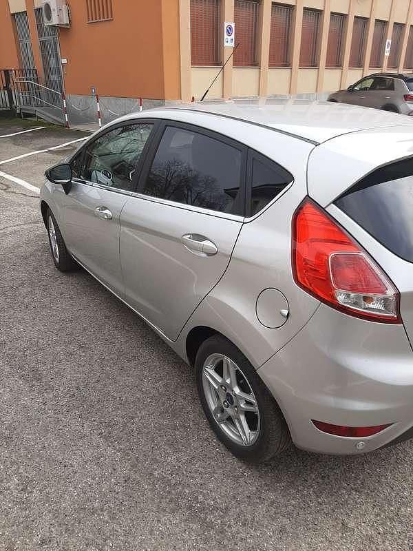 Argento Usata 2015 Ford Fiesta Titanium Berlina | 5000 € (Super prezzo) - Immagine 1/4