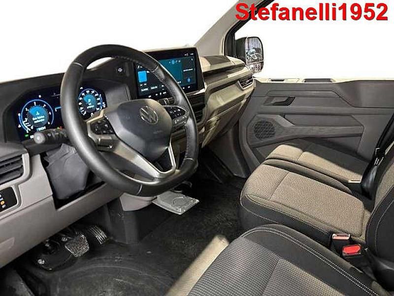 Usata VW Caravelle 150 CV (110 kW) 2025 Verde met Monovolume