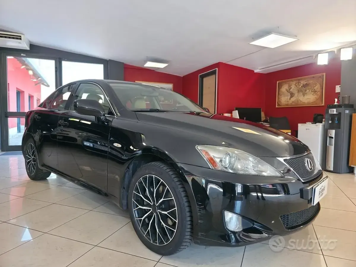 Usata Lexus IS220d 177 CV (130 kW) 2006 Nero Berlina