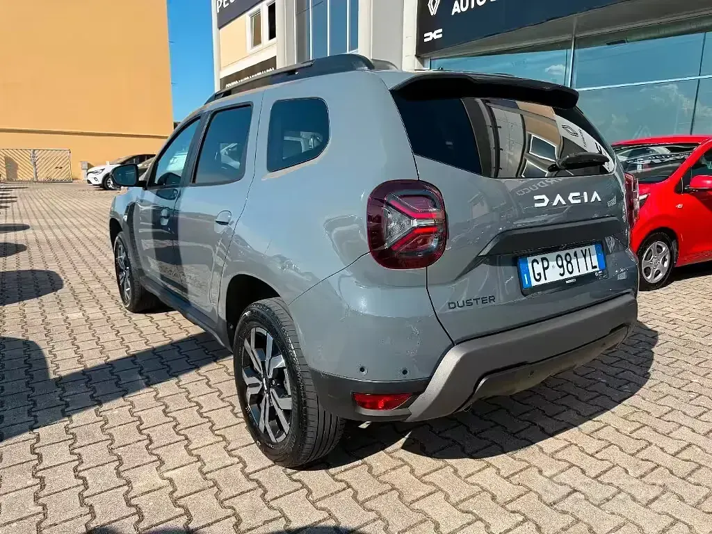 Usata Dacia Duster Journey 91 CV (66 kW) 2023 Grigio SUV