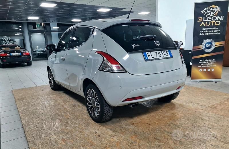 Usata Lancia Ypsilon 69 CV (50 kW) 2017 Grigio Utilitaria