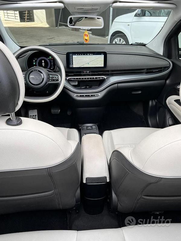 Usata Fiat 500e La Prima 86 kW (118 CV) 2021 Grigio Cabrio