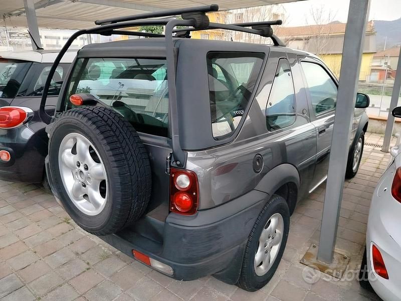 Usata Land Rover Freelander 111 CV (81 kW) 2002 Grigio SUV