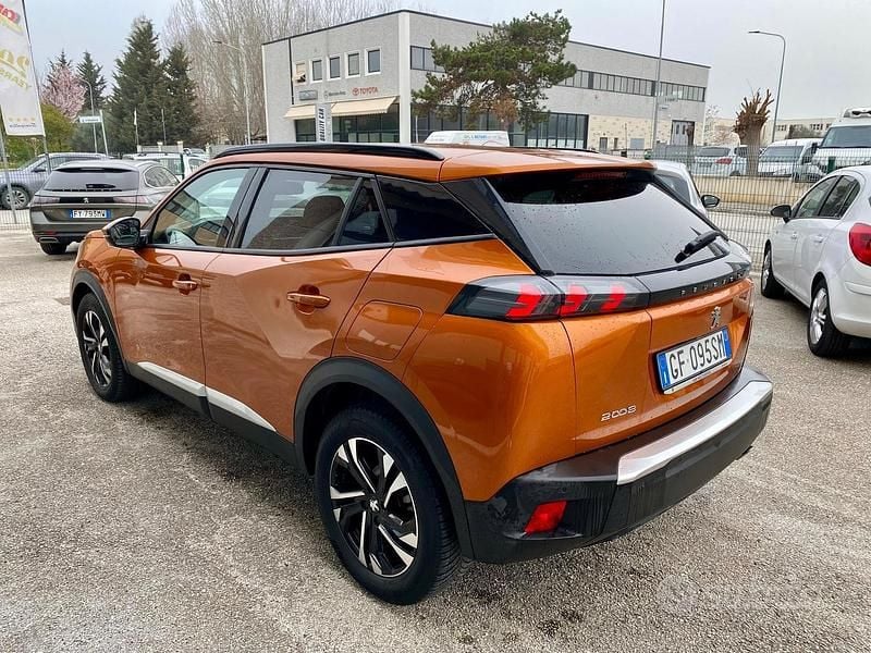 Usata Peugeot 2008 Allure 110 CV (80 kW) 2021 Arancione SUV