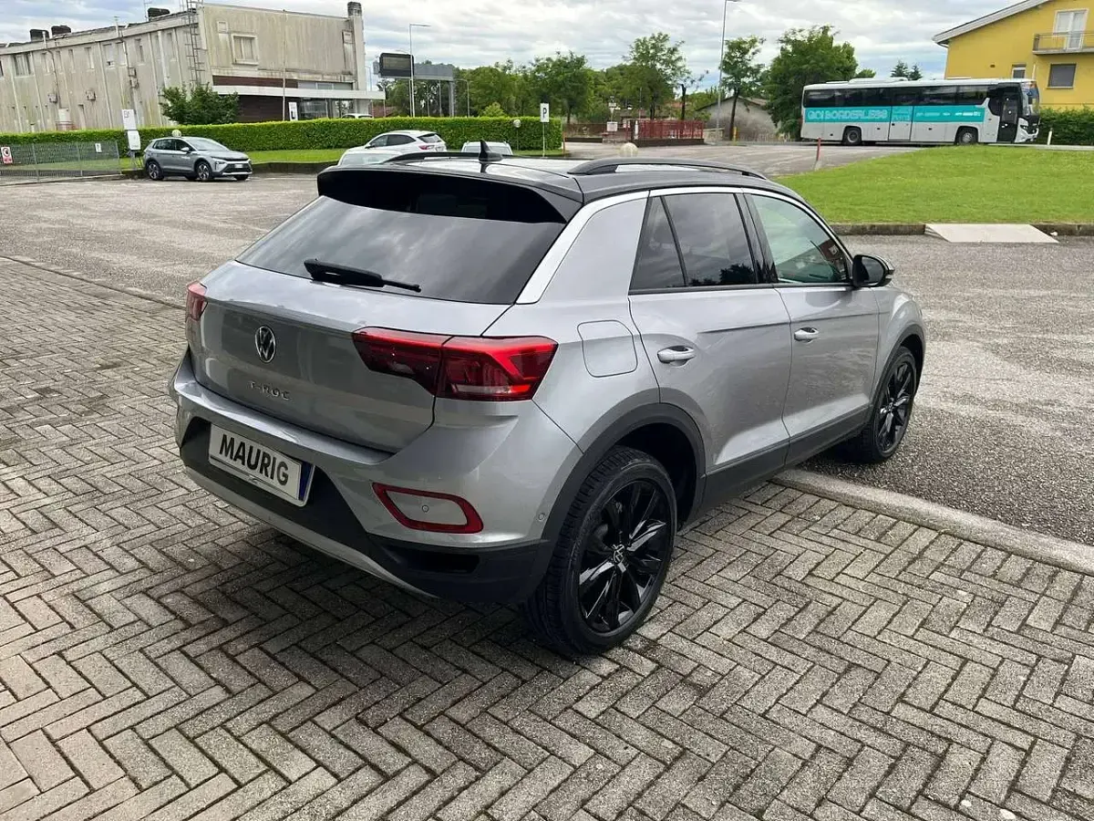 Usata VW T-Roc Life 110 CV (80 kW) 2023 Pyrit silver metallizzato SUV
