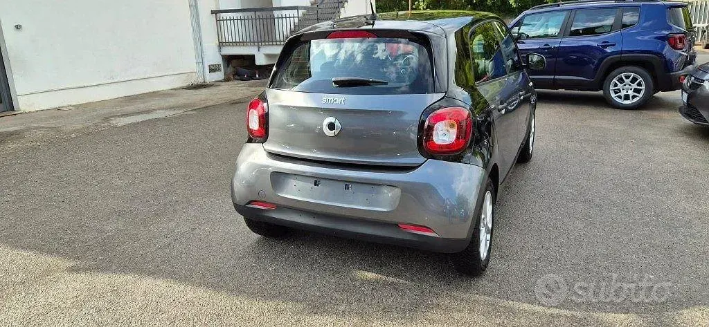 Usata Smart ForFour 71 CV (52 kW) 2017 Grigio Utilitaria
