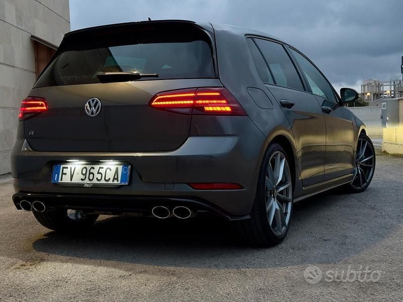 Usata VW Golf VII R 300 CV (220 kW) 2019 Grigio Utilitaria