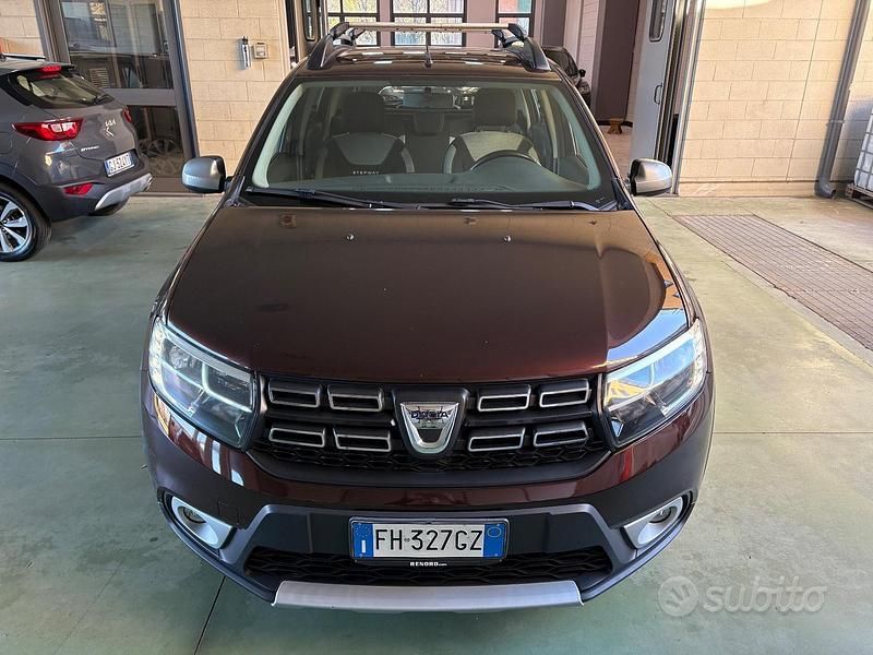 Usata Dacia Sandero Prestige 90 CV (66 kW) 2017 Marrone Berlina