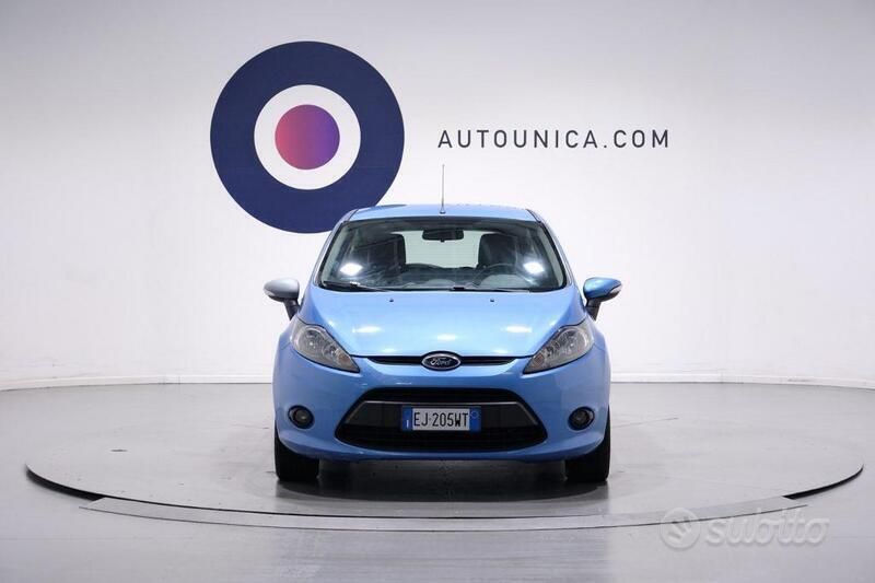 Begagnad Ford Fiesta 82 HK (60 kW) 2011 Blå Halvkombi