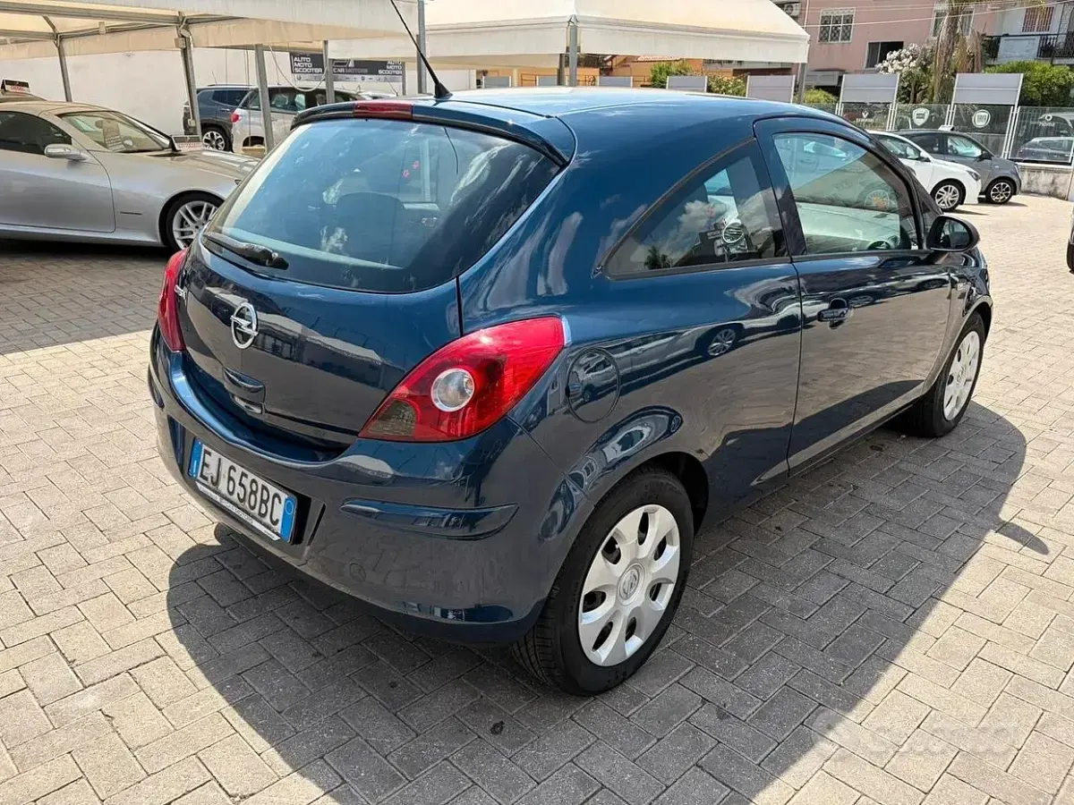 Usata Opel Corsa 85 CV (62 kW) 2011 Bluazzurro Utilitaria