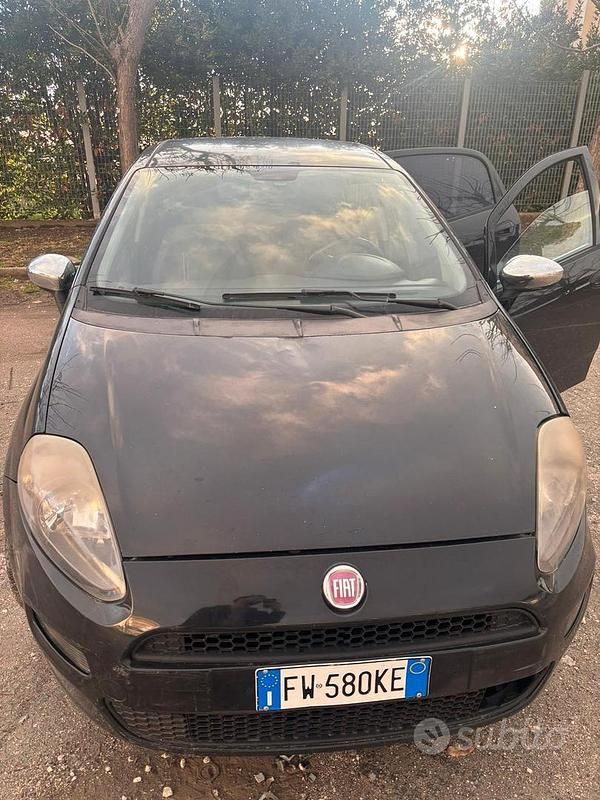Usata Fiat Punto 85 CV (62 kW) 2011 Nero Utilitaria