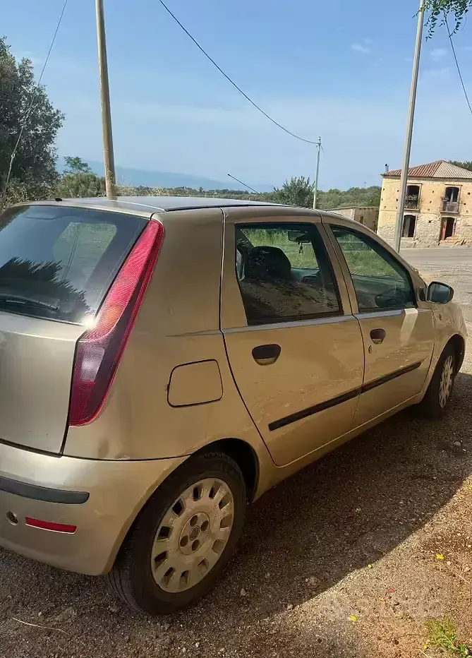 Usata Fiat Punto 69 CV (50 kW) 2010 Marrone Utilitaria