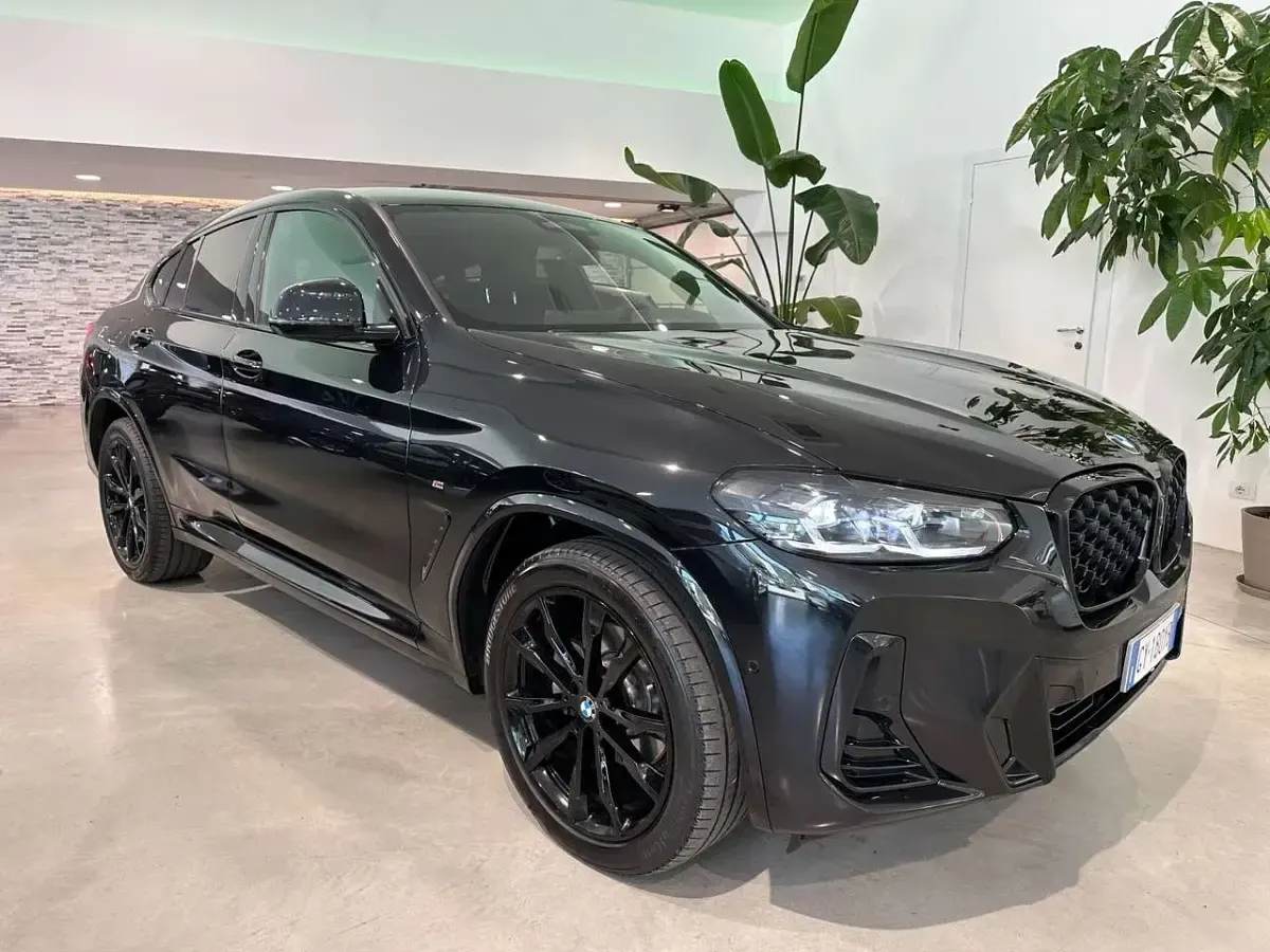 Usata BMW X4 M Sport 190 CV (139 kW) 2025 Black sapphire metallizzato SUV