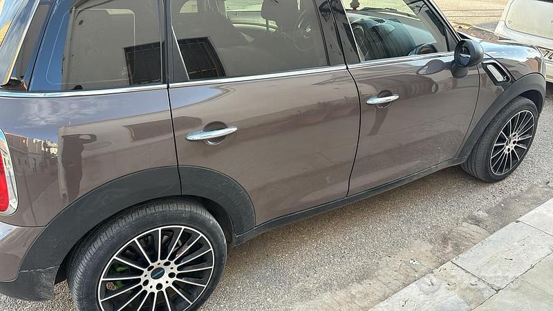 Usata Mini Cooper Countryman 122 CV (89 kW) 2014 Marrone SUV