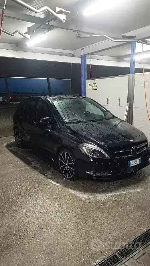 Usata Mercedes B220 175 CV (128 kW) 2013 Nero Utilitaria