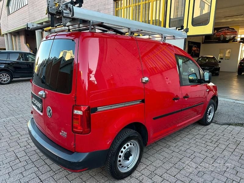 Usata VW Caddy 122 CV (89 kW) 2016 Rosso Monovolume