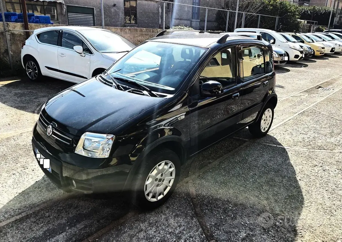 Usata Fiat Panda 4x4 69 CV (50 kW) 2012 Nero Utilitaria
