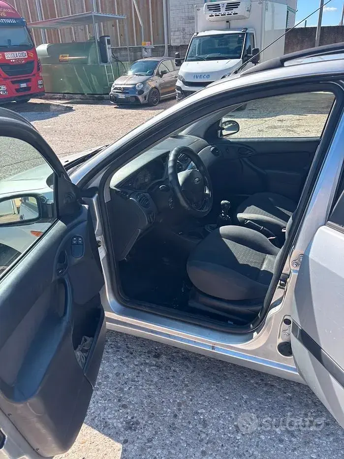 Usata Ford Focus 100 CV (73 kW) 2004 Grigio Station wagon
