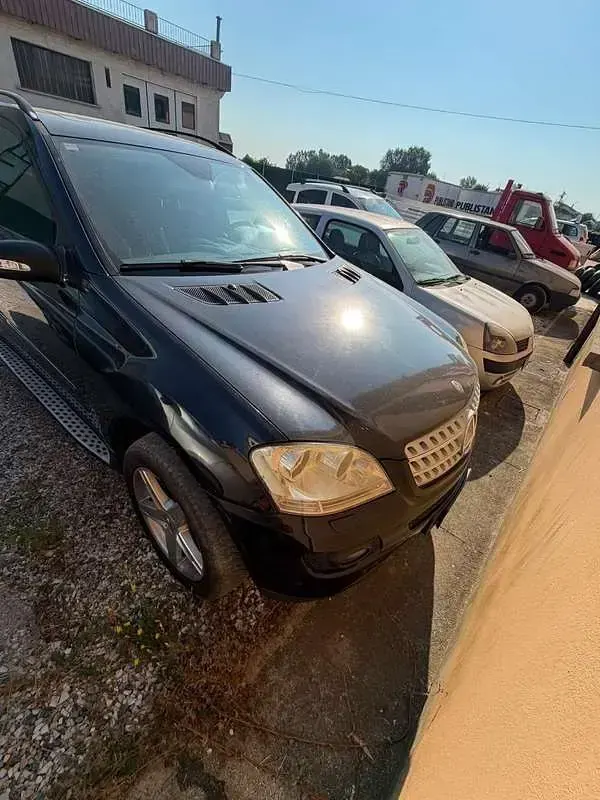 Usata Mercedes ML320 Chrome 224 CV (164 kW) 2006 Nero SUV