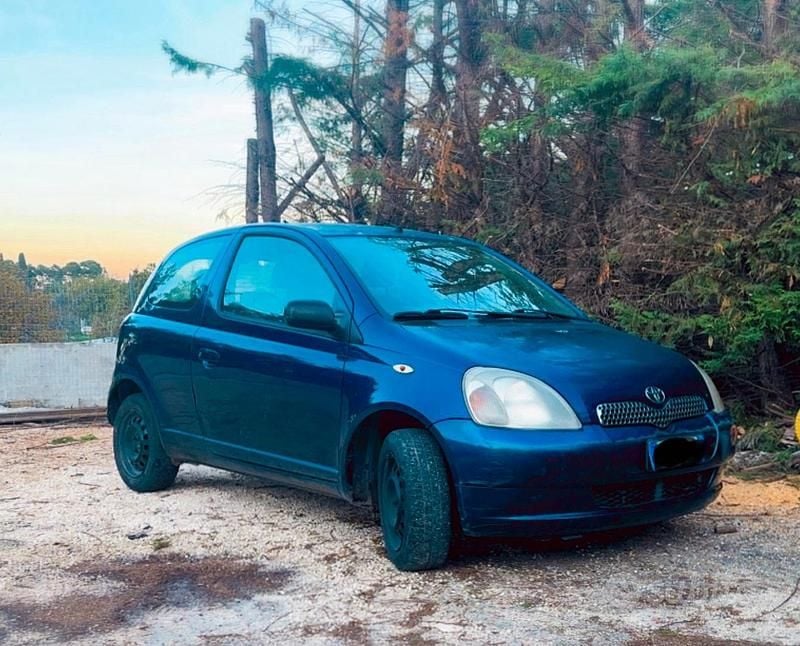 Usata Toyota Yaris 68 CV (50 kW) 2002 Blu Utilitaria
