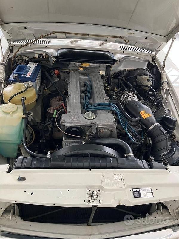 Usata Mercedes SL280 185 CV (136 kW) 1983 Bianco Cabrio