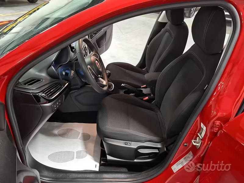 Usata Fiat Tipo Business 131 CV (96 kW) 2021 Rosso Berlina