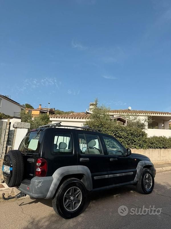 Usata Jeep Cherokee 2005 Nero SUV