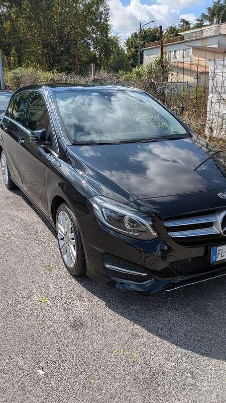 Usata Mercedes B200 Premium 136 CV (100 kW) 2017 Nero Utilitaria